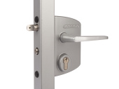 Замок LAKQ 4040 U2L корпус металлический, с ручками из алюминия, серебристый ZILV Центр Кровли