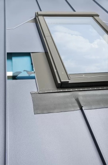 фото Оклад для клик-фальцевой кровли FAKRO EBV-P 55х118 Центр Кровли картинка Оклад для клик-фальцевой кровли FAKRO EBV-P 55х118 Центр Кровли